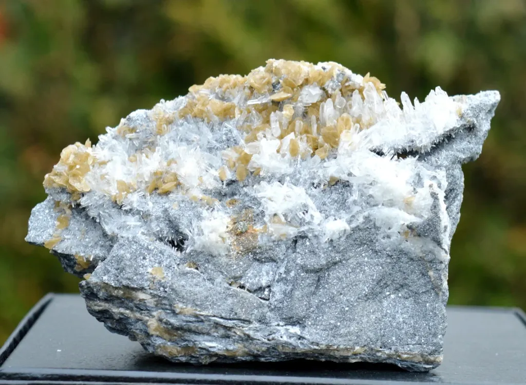 Quartz & siderite 620 grams - La Mure, Isère, Auvergne-Rhône-Alpes, France - image 2