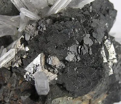 Quartz, Sphalerite, Chalcopyrite - image 2