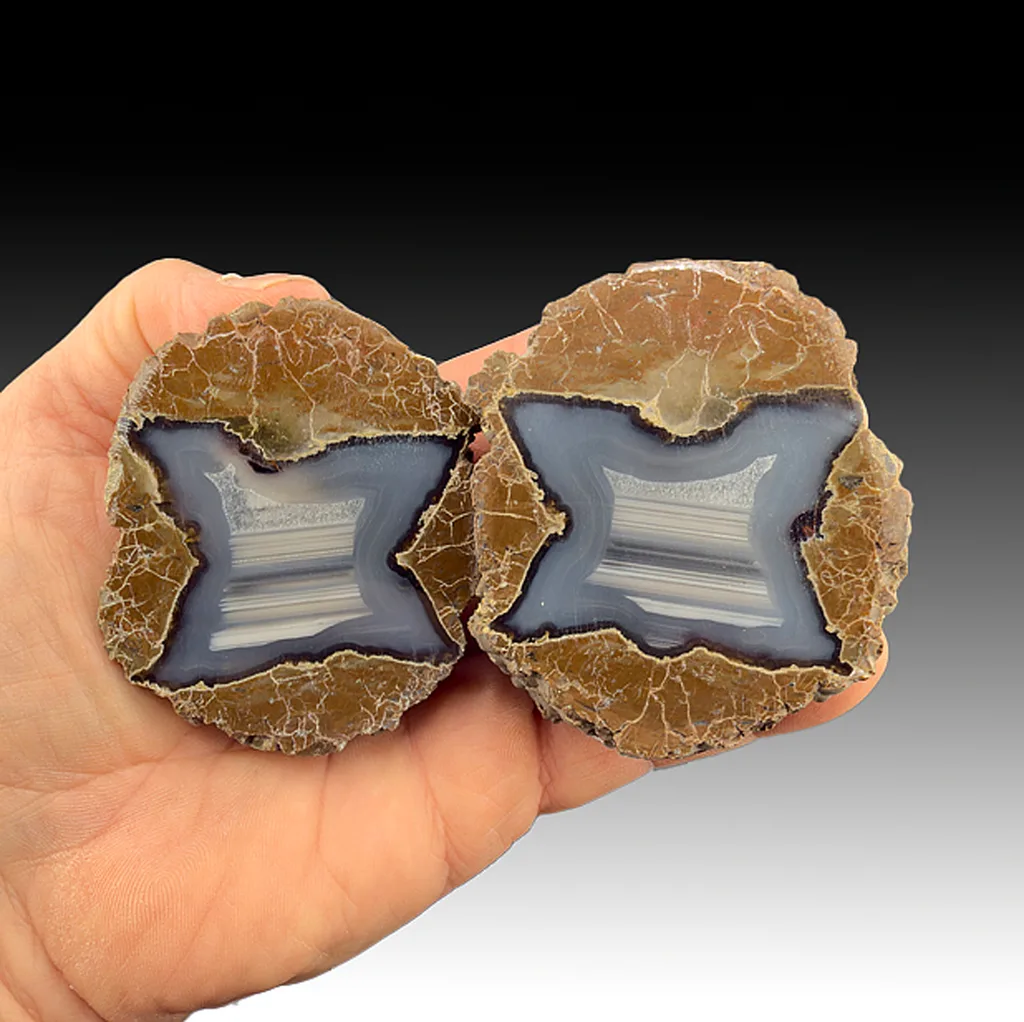 Quartz (Thunderegg Agate) - image 1