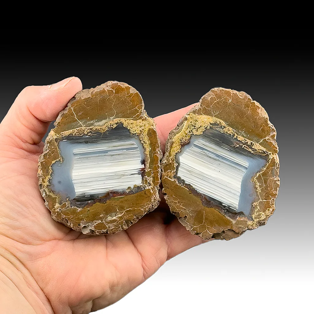 Quartz (Thunderegg Agate) - image 1