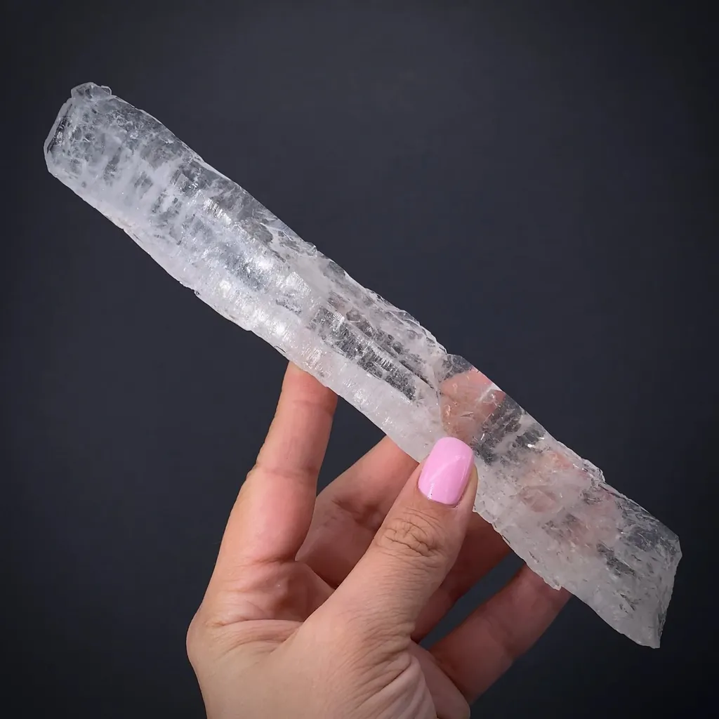 Quartz (unusual habit) image