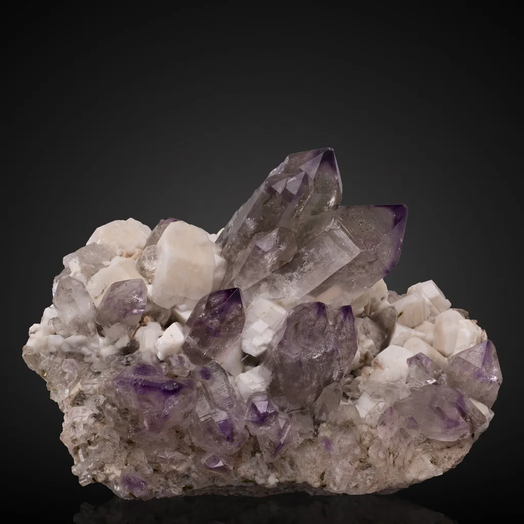 Quartz v. Amethyst Feldspar image