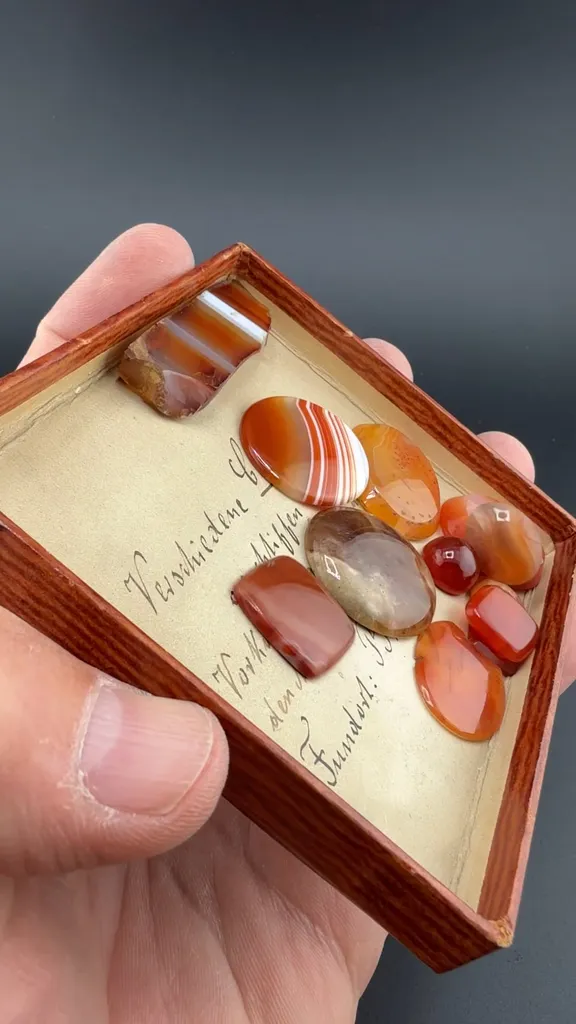 Quartz var. Agate image