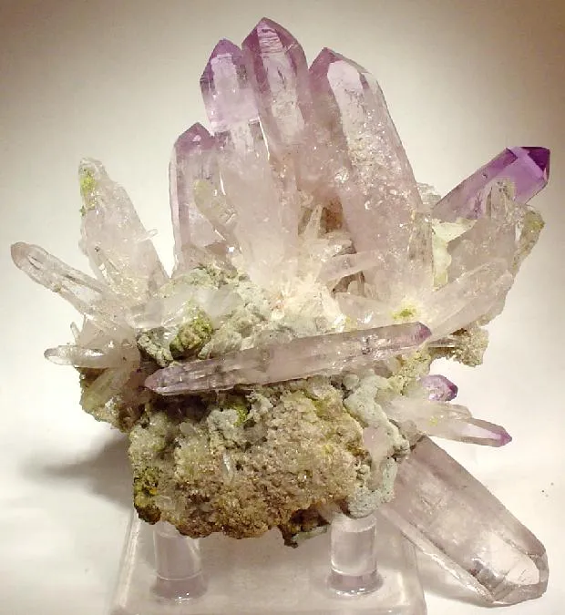 Quartz (Var: Amethyst) image