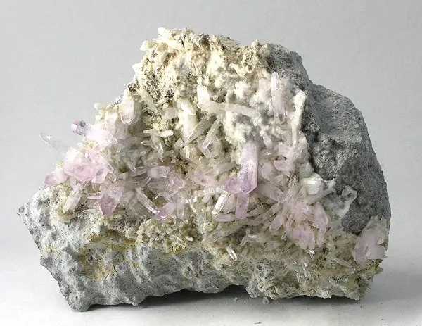 Quartz (Var: Amethyst) - image 1
