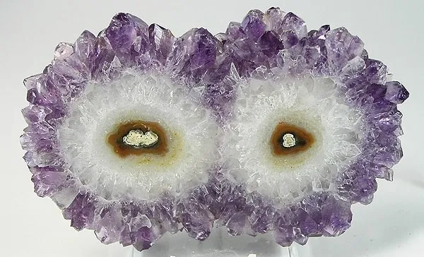 Quartz (Var: Amethyst) image