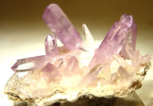 Quartz (Var: Amethyst) image