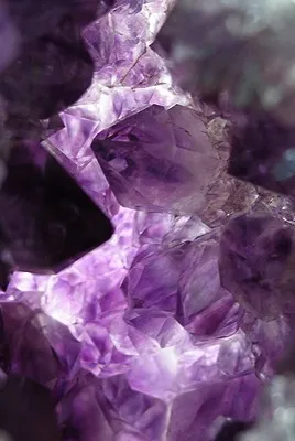 Quartz (Var: Amethyst) - image 2