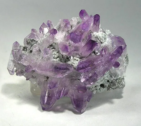Quartz (Var: Amethyst) image