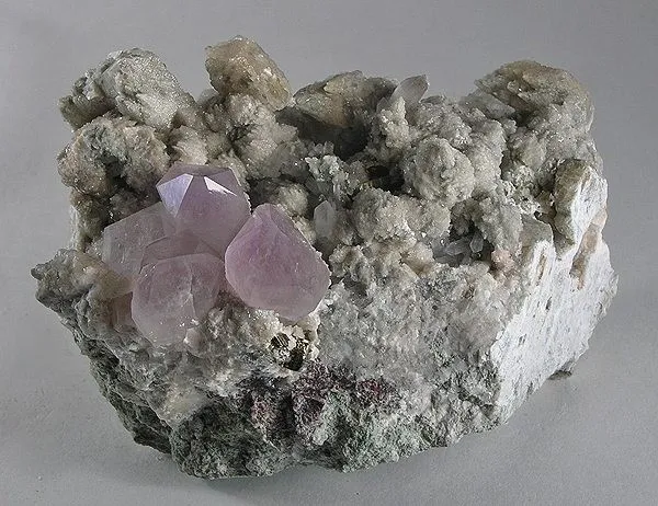 Quartz (Var: Amethyst) image