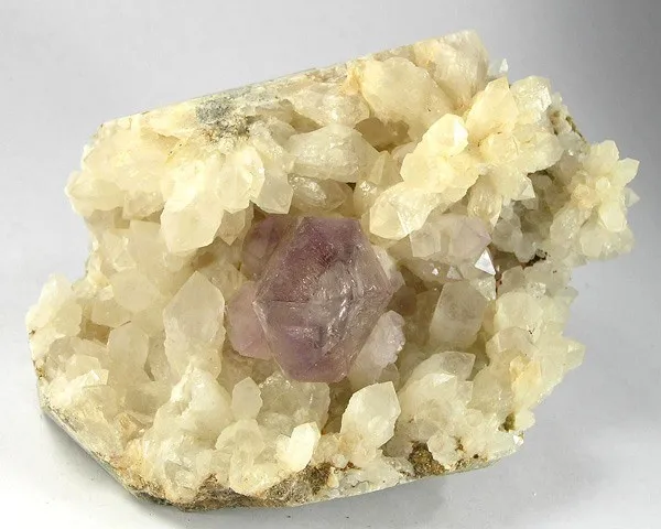Quartz (Var: Amethyst) image