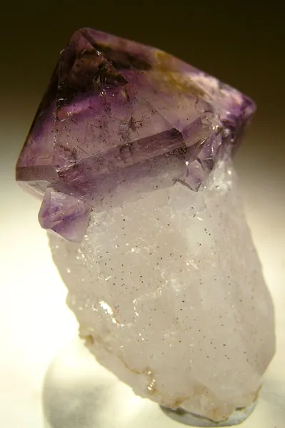 Quartz (Var: Amethyst) image