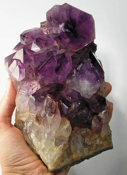 Quartz (Var: Amethyst) image