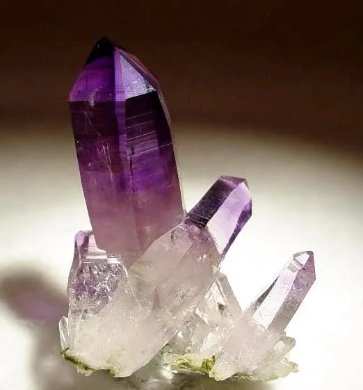 Quartz (Var: Amethyst) image
