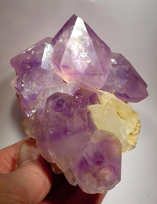 Quartz (Var: Amethyst) image