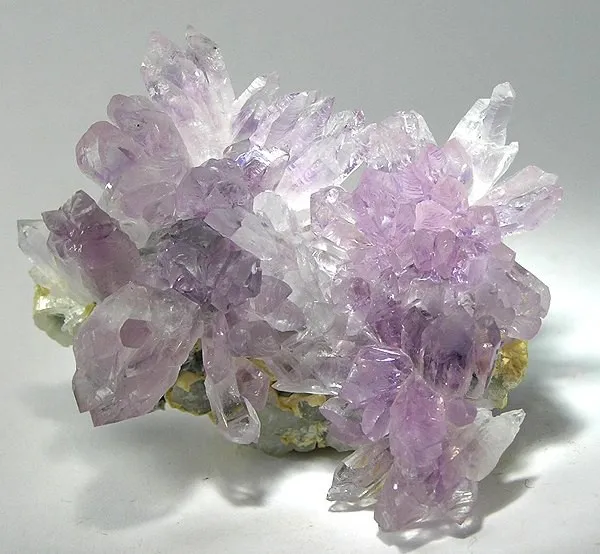 Quartz (Var: Amethyst) image