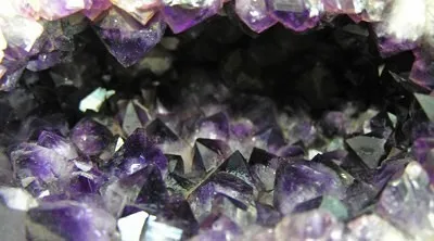 Quartz (Var: Amethyst) - image 2
