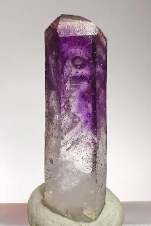 Quartz (Var: Amethyst) image