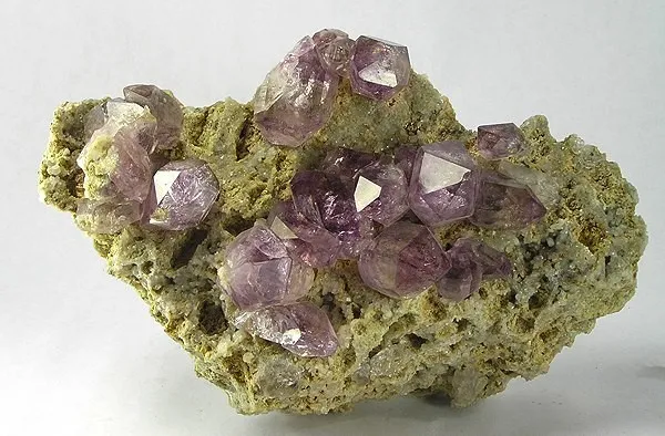 Quartz (Var: Amethyst) - image 1