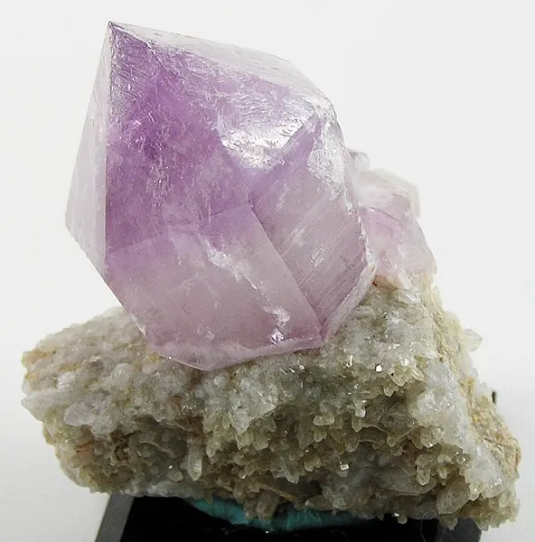 Quartz (Var: Amethyst) - image 1