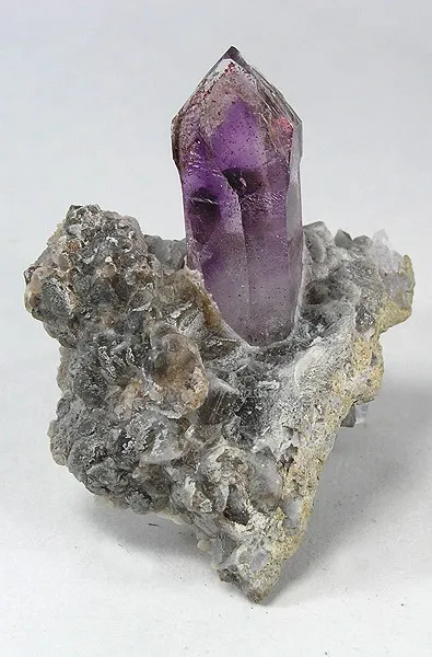 Quartz (Var: Amethyst) image