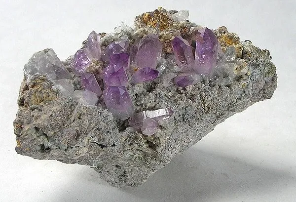 Quartz (Var: Amethyst) image