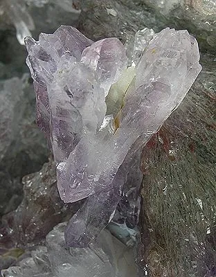 Quartz (Var: Amethyst) - image 2