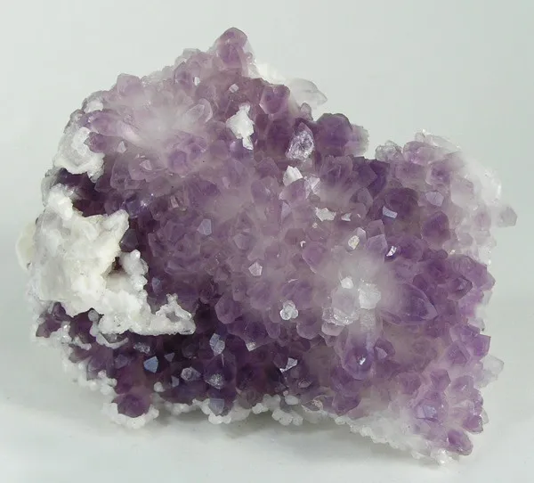 Quartz (Var: Amethyst), Calcite image