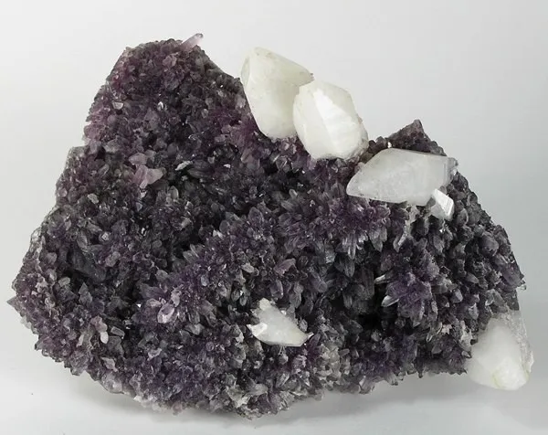 Quartz (Var: Amethyst), Calcite image