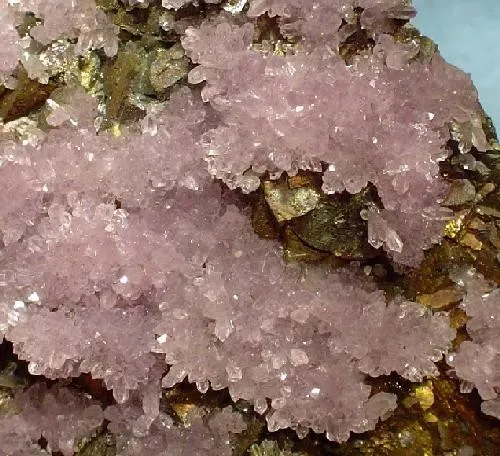 Quartz (Var: Amethyst), Chalcopyrite - image 2