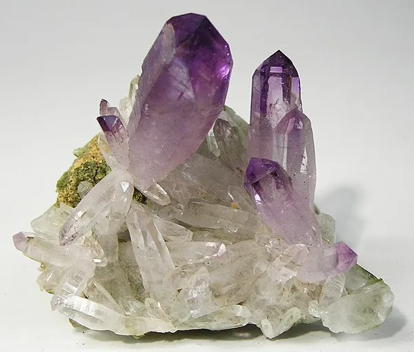 Quartz (Var: Amethyst) image