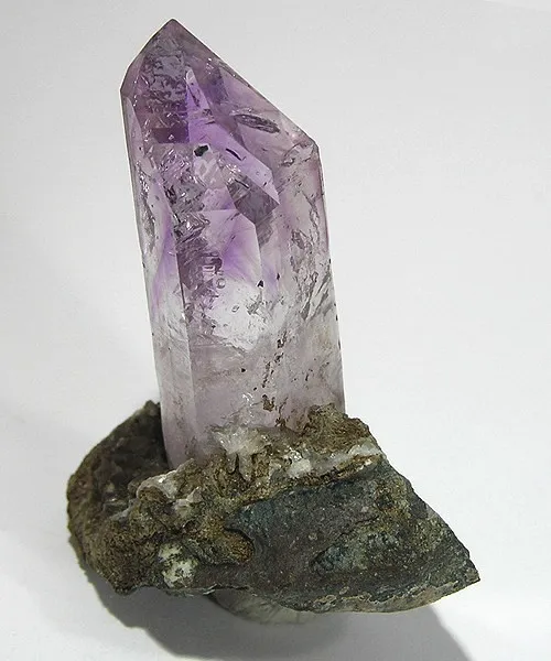 Quartz (Var: Amethyst) - image 1