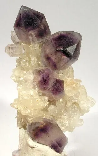 Quartz (Var: Amethyst) image
