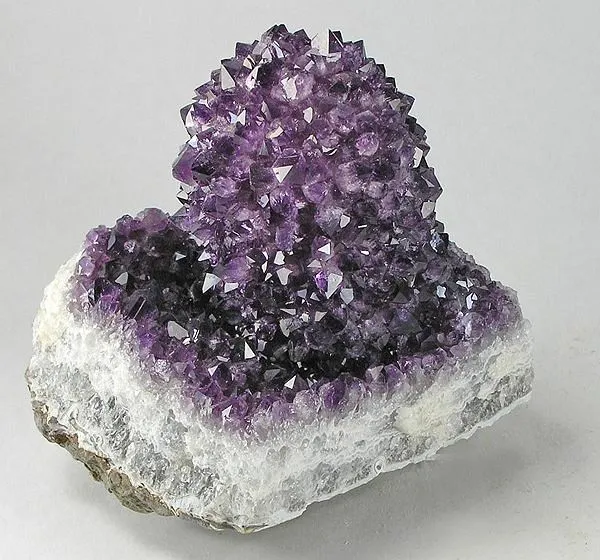 Quartz (Var: Amethyst) image
