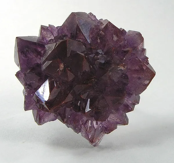 Quartz (Var: Amethyst), Hematite image