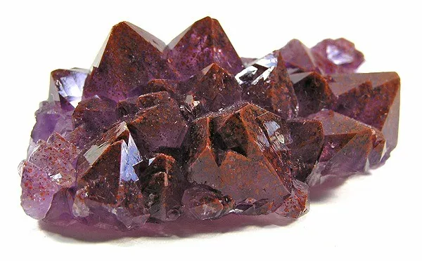 Quartz (Var: Amethyst), Hematite image