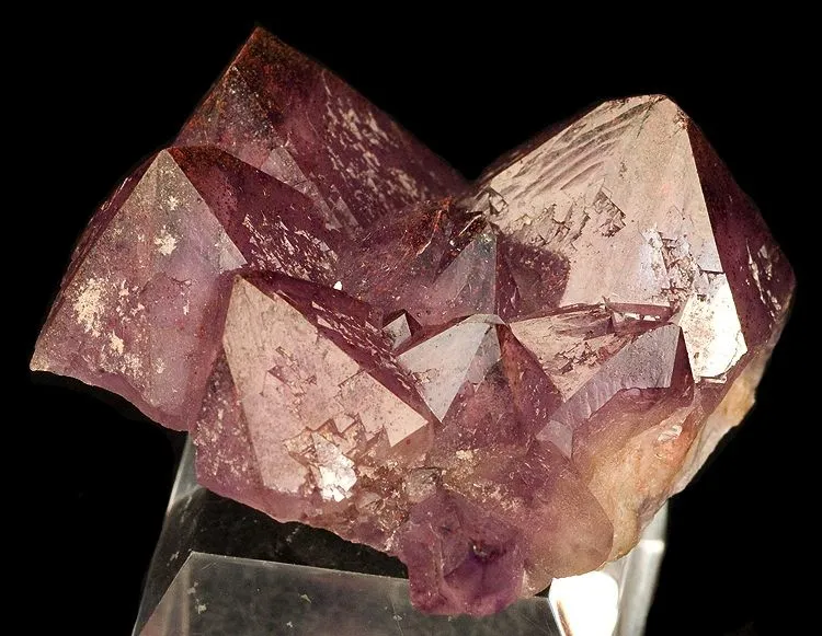 Quartz (Var: Amethyst), Hematite image