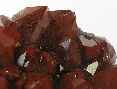 Quartz (Var: Amethyst), Hematite - image 2