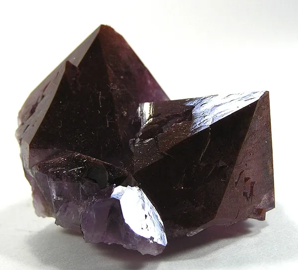 Quartz (Var: Amethyst), Hematite image