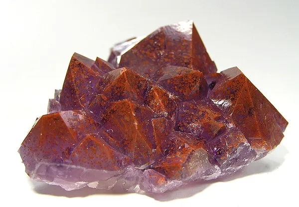 Quartz (Var: Amethyst), Hematite image