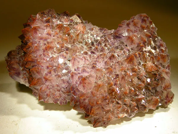 Quartz (Var: Amethyst), Hematite image