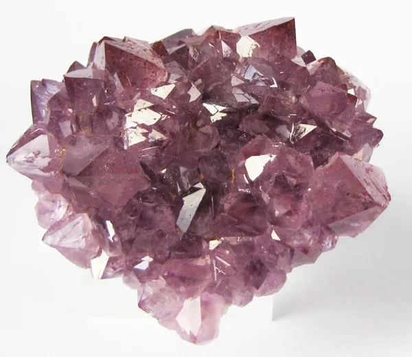 Quartz (Var: Amethyst), Hematite image