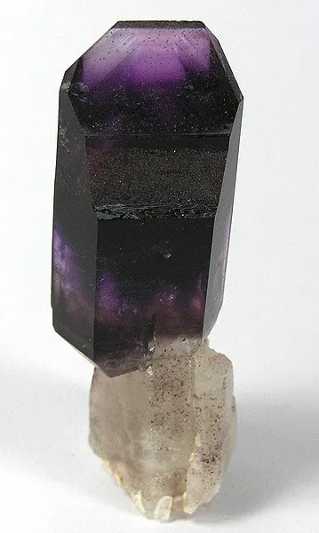 Quartz (Var: Amethyst), Quartz image