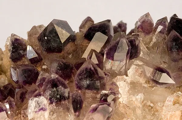 Quartz (Var: Amethyst), Quartz - image 2