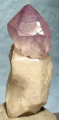 Quartz (Var: Amethyst), Quartz - image 1