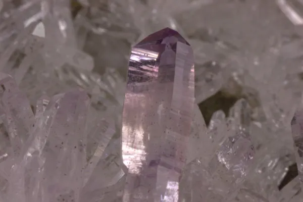 Quartz (Var: Amethyst), Quartz - image 2