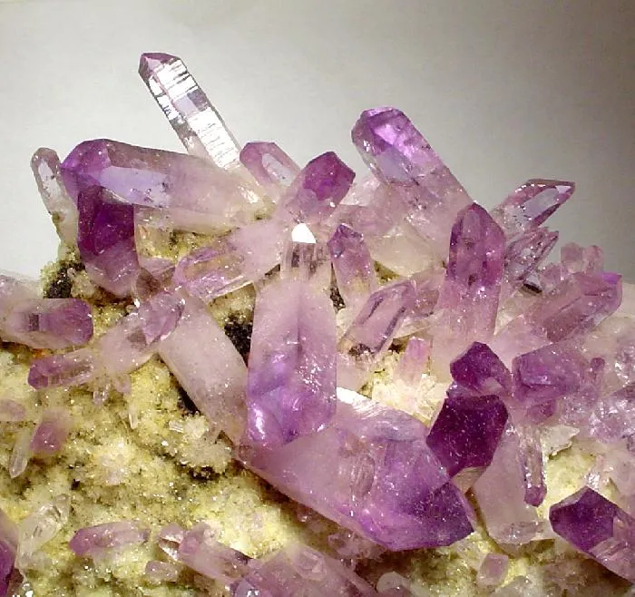 Quartz (Var: Amethyst), Quartz, Epidote - image 2