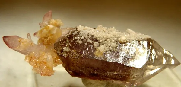 Quartz (Var: Amethyst), Quartz (Var: Smoky Quartz) image