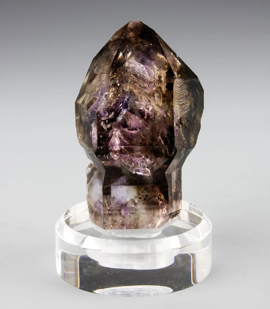 Quartz var. Amethyst, SMOKY image