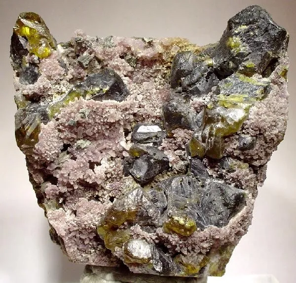 Quartz (Var: Amethyst), Sphalerite image